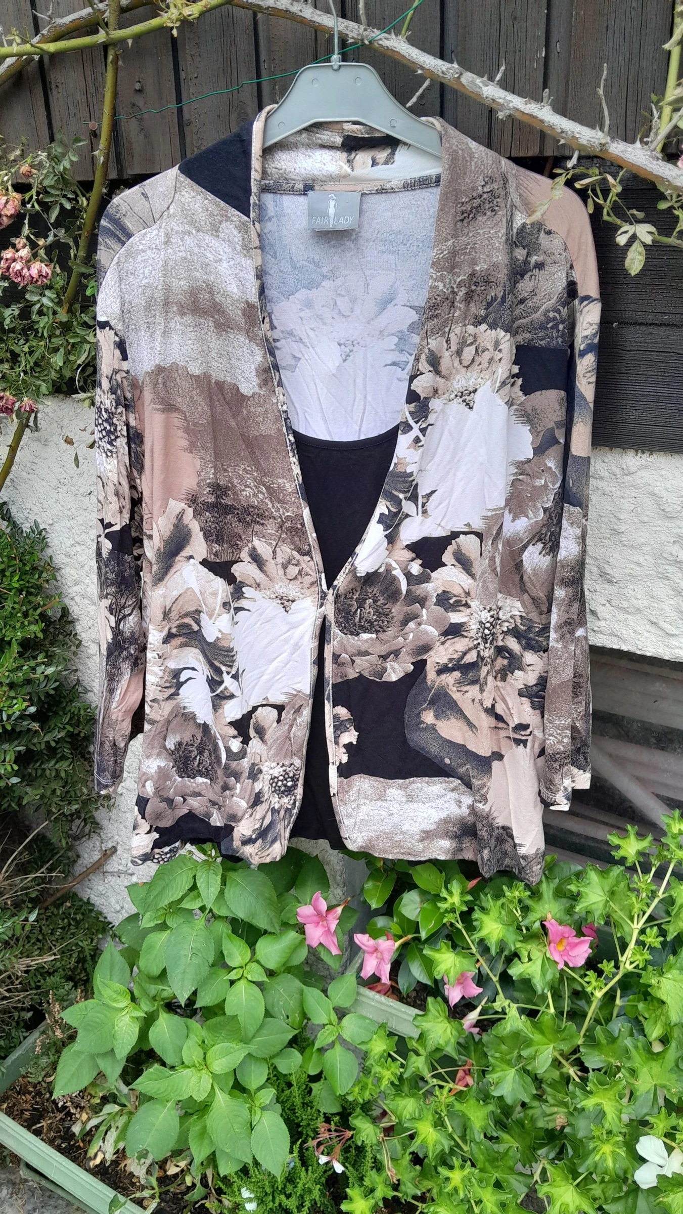 C1 Sublime blouse chic fleurie neuve 2 en 1 48